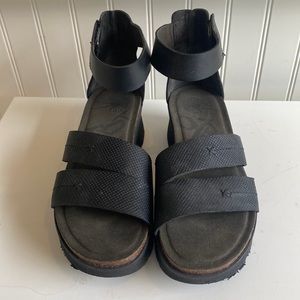 Otbt black platform shoe